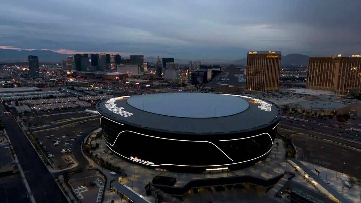 Las Vegas Bowl Officials Keeping Fingers Crossed That Game Will Go Off